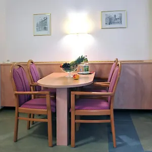 Gruener Baum Pommersfelden